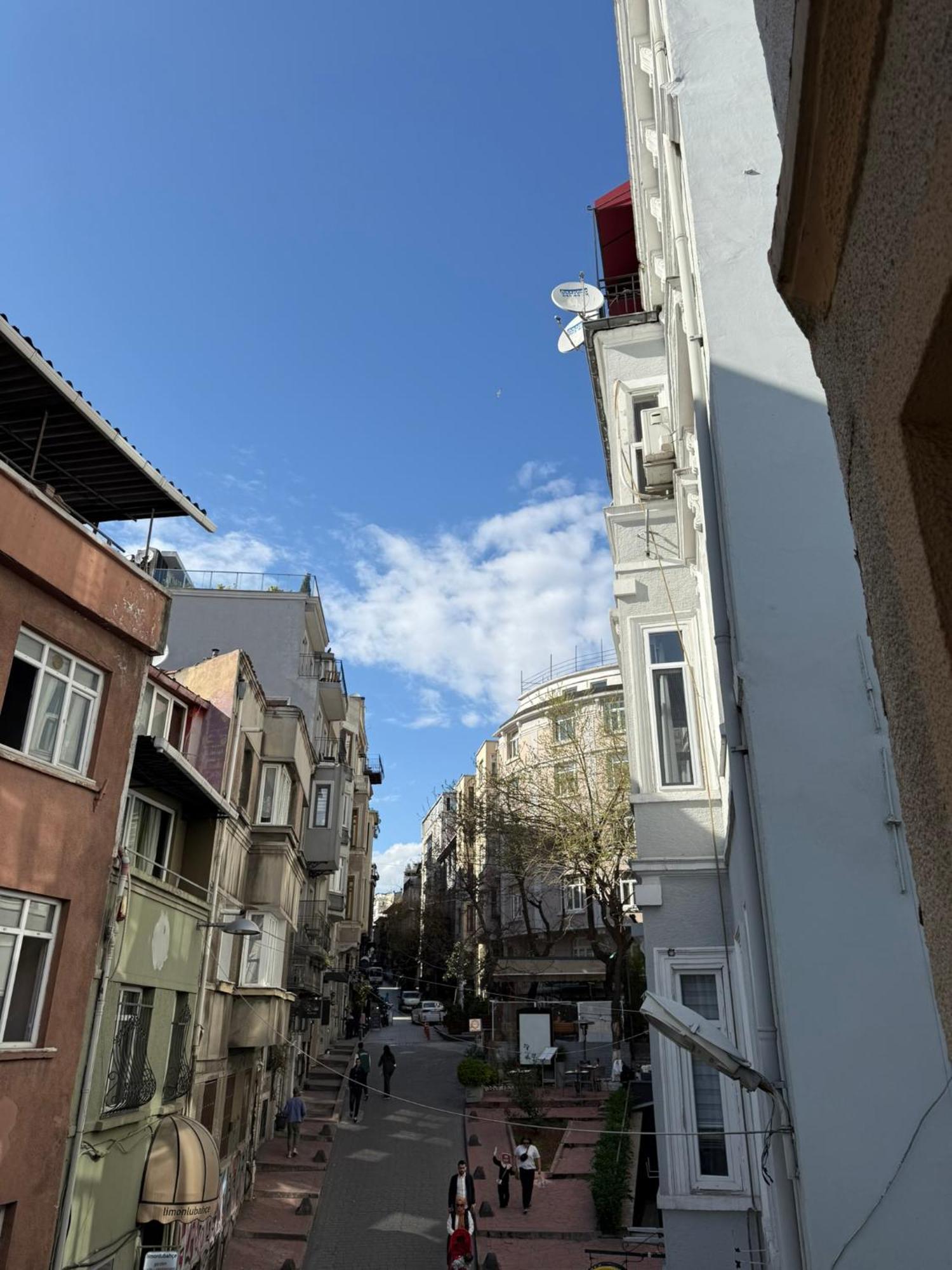 Gunes Hause